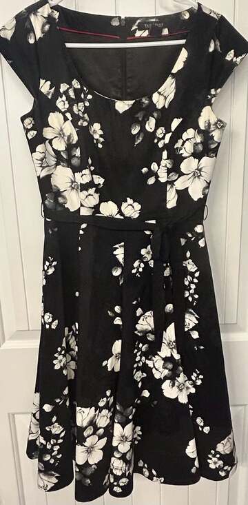 White House Black Market Floral Cap Sleeve Fit and Flare Dress Size 2 - Picture 7 of 9